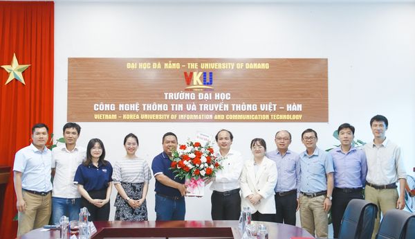 Tặng hoa kỷ niệm