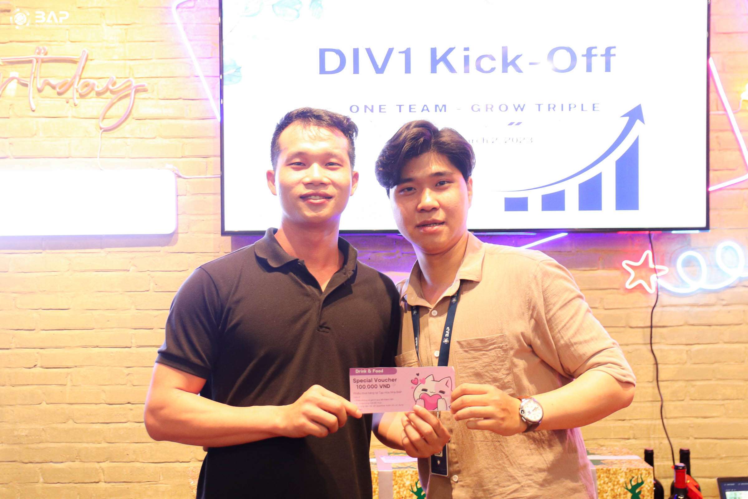Div1 member nhận giải